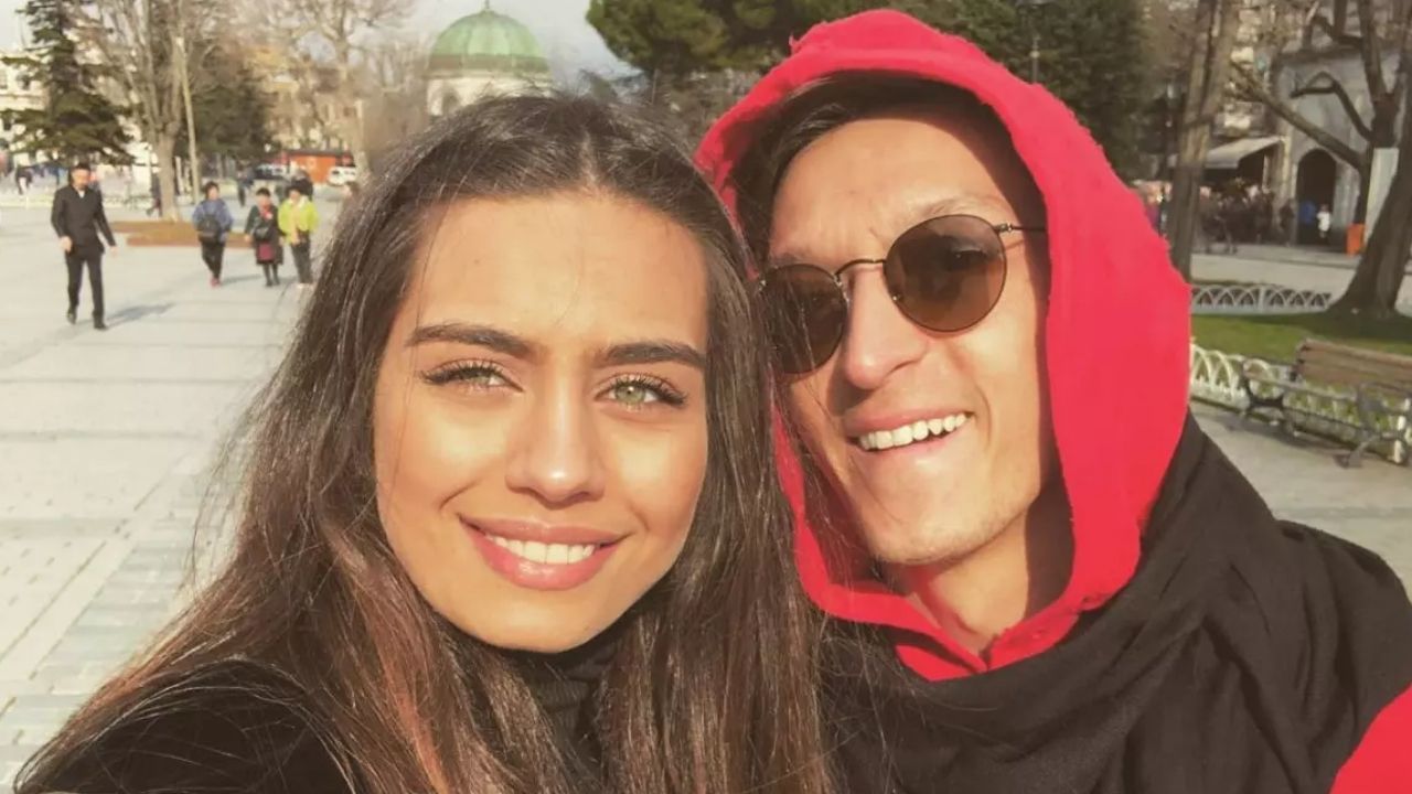 Gönülleri bir kez daha feth ettiler! Mesut Özil ile Amine Gülşe çifti depremzede vatandaşları unutmadı