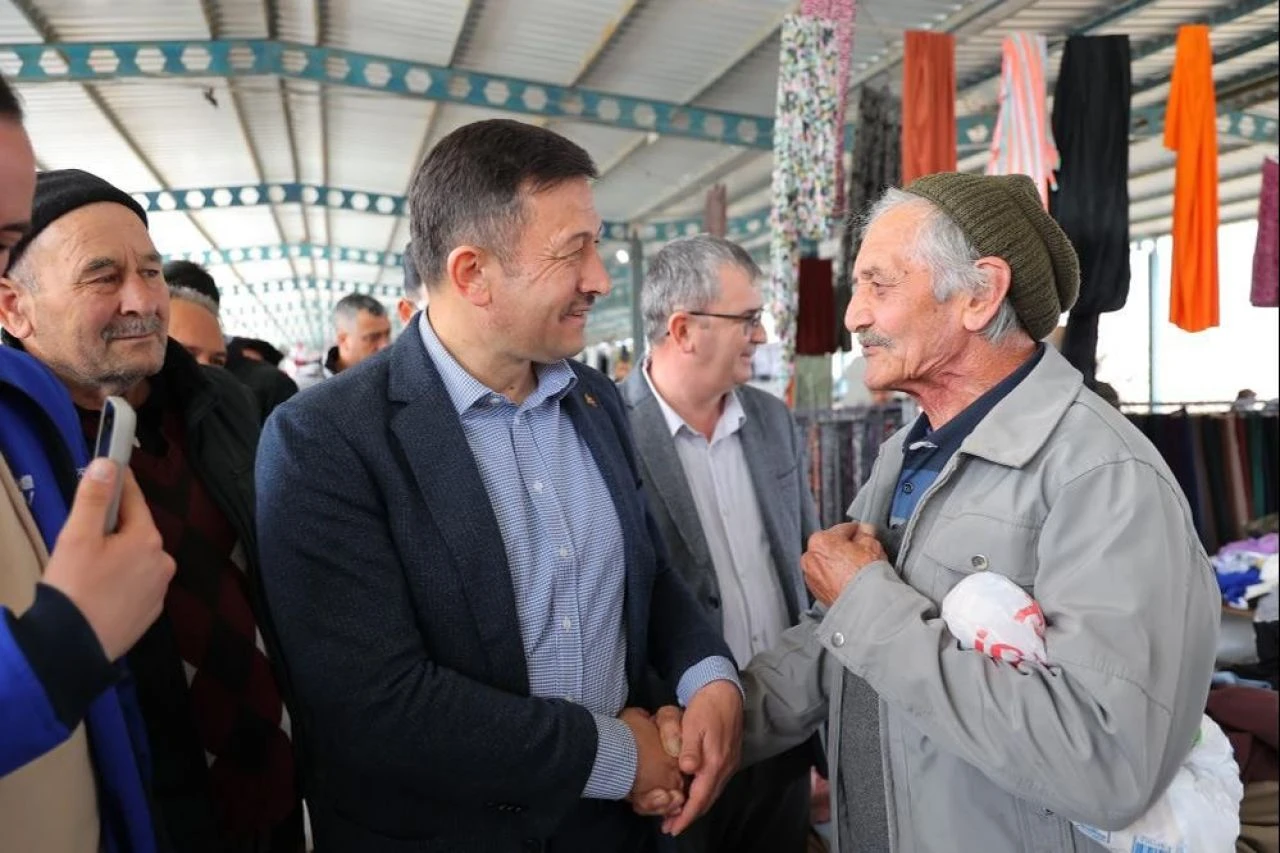 Hamza Dağ İYİ Parti'li rakibiyle karşılaştı, ortaya renkli görüntüler çıktı