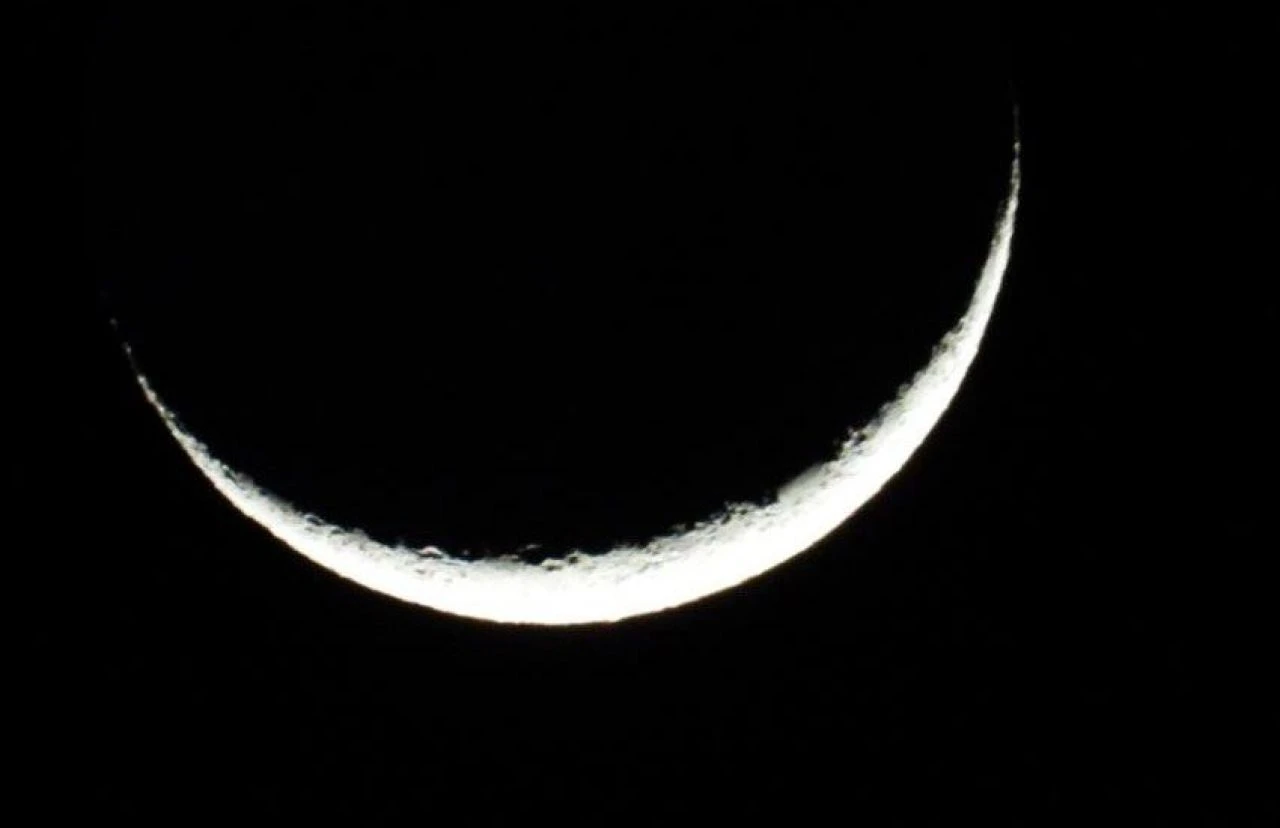 Hatay’da kartpostallık hilal manzarası!