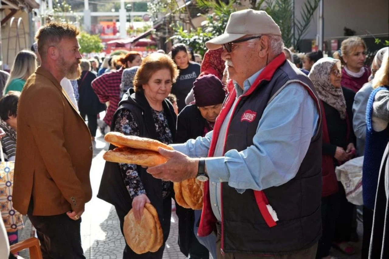 Hayırseverden gelen ücretsiz pide vatandaşları sevindirdi! - 3. Resim