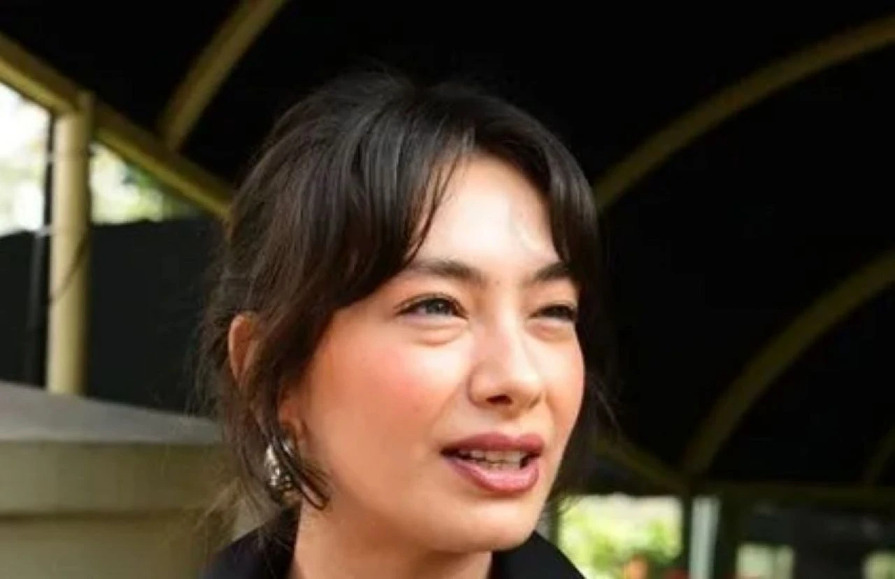 Neslihan Atagül ilk kez saçlarını kestirdi! Yeni imajıyla beğeni topladı - 1. Resim