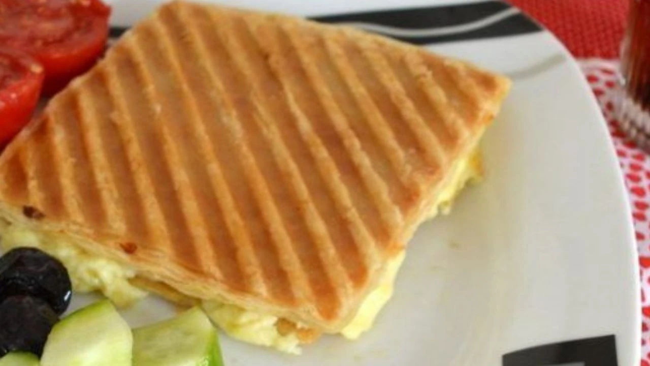 2 malzemeli su böreği tarifi! Duyan parmaklarını ısırıyor