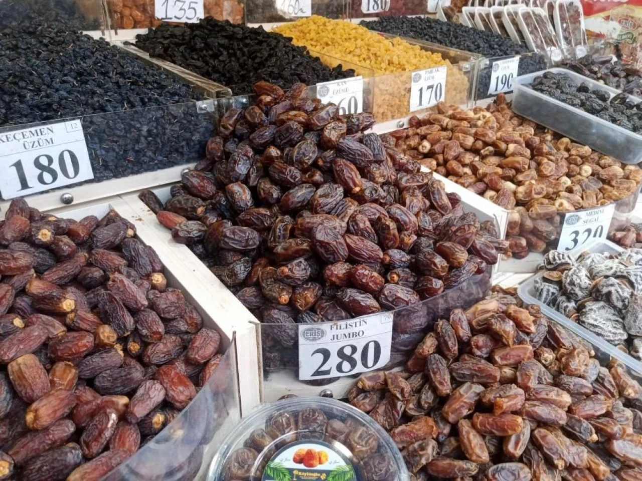 Ramazan sofralarının vazgeçilmezi! Vatandaşlar en çok Medine ve Kudüs hurmalarını tercih ediyor - 4. Resim