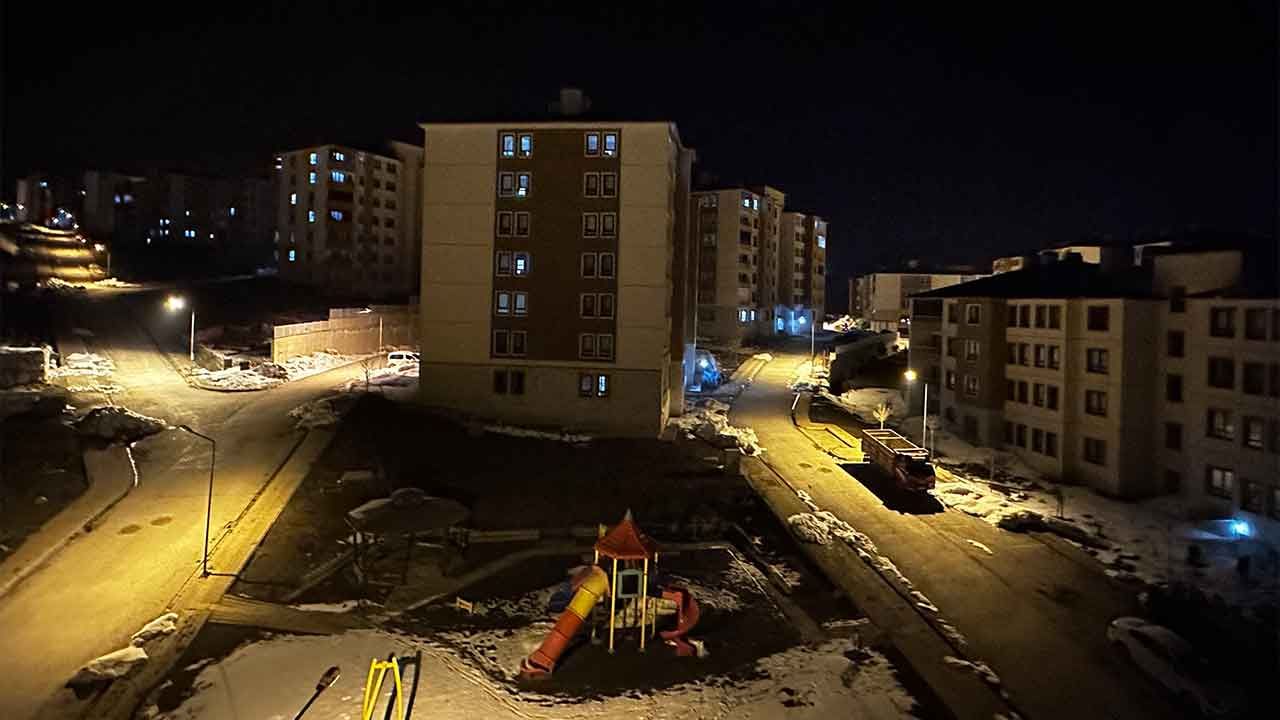 Yüksekova’da peş peşe artçı depremler