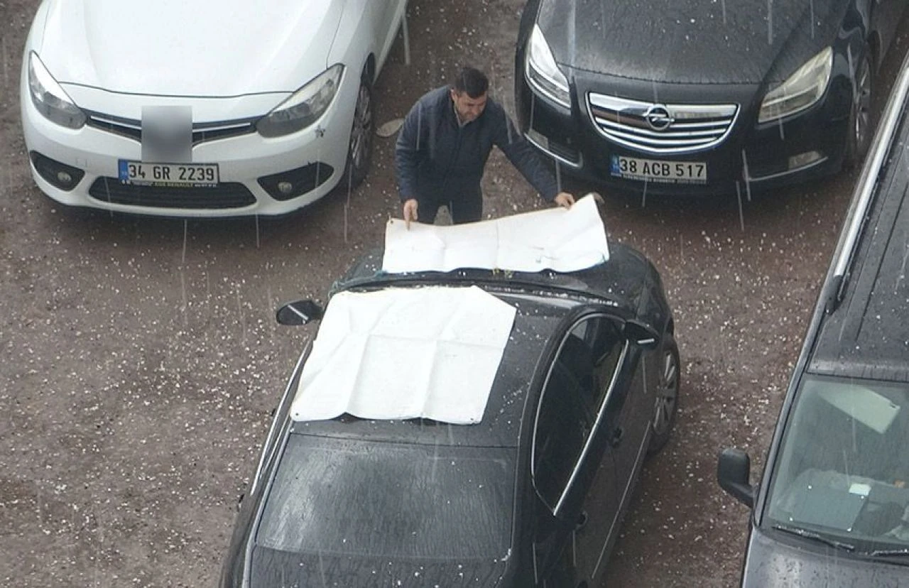 Dolu aniden bastırdı, ne yapacaklarını şaşırdılar - 1. Resim