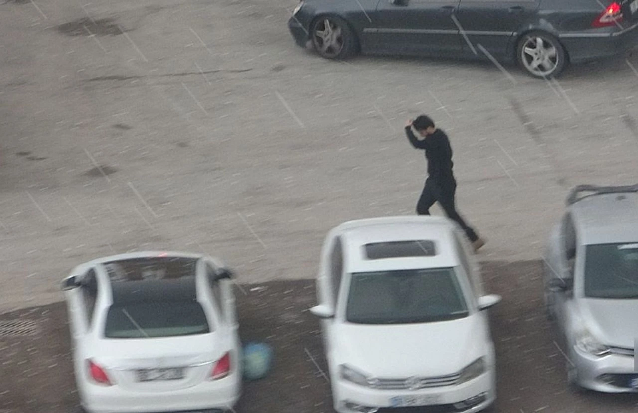 Dolu aniden bastırdı, ne yapacaklarını şaşırdılar - 2. Resim