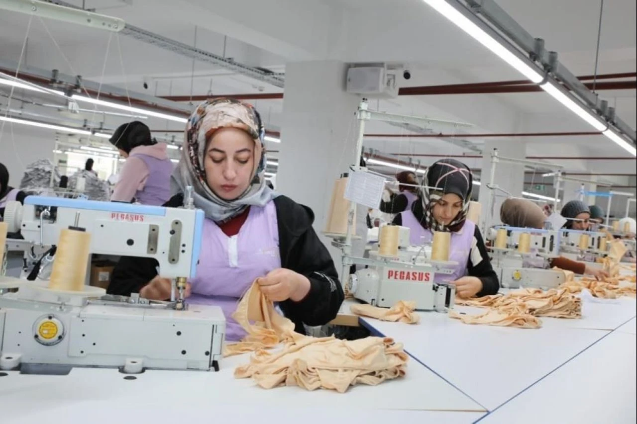 İŞKUR'dan işverenlere aylık 25 bin TL'lik destek! Şartlar açıklandı: Kadın çalışana da ödeme yapılacak