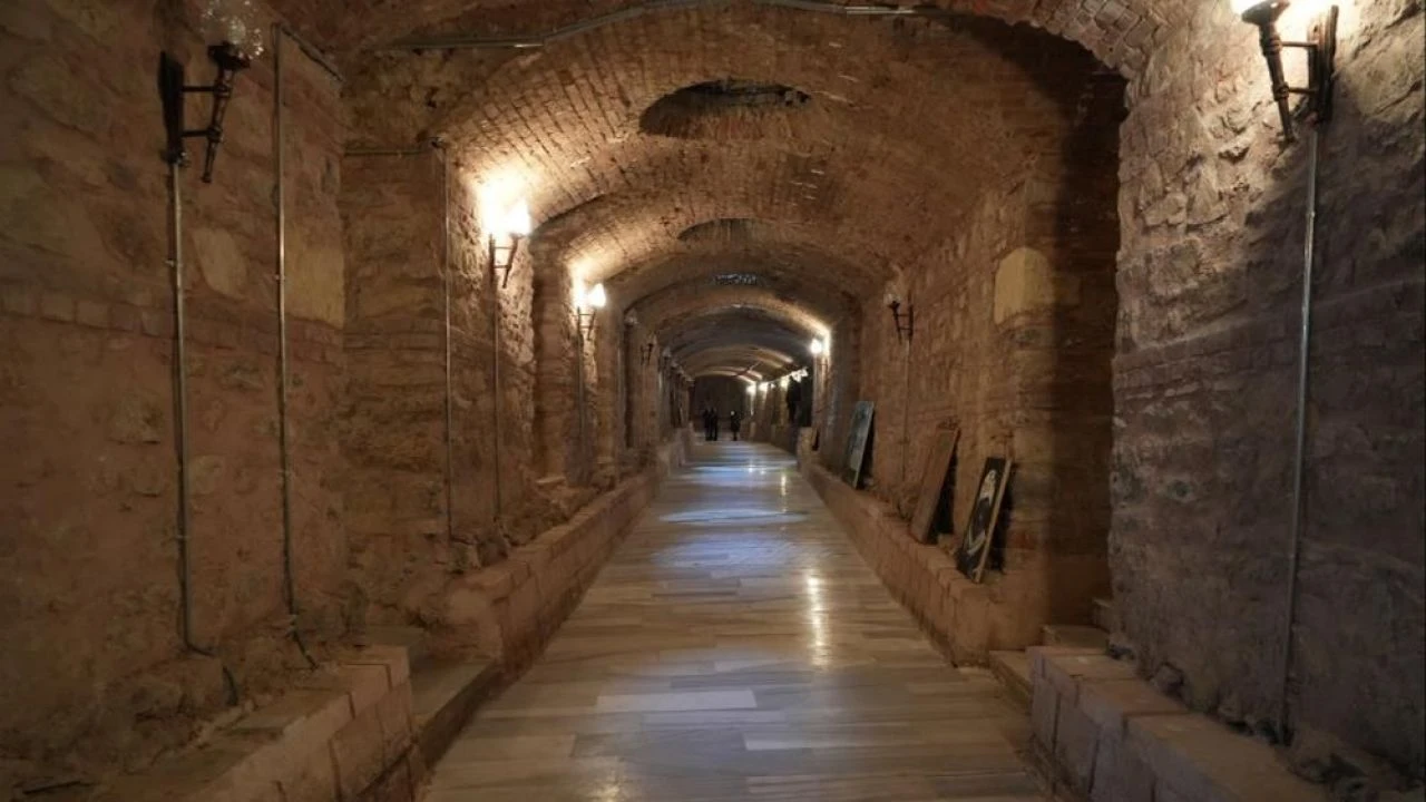 İstiklal Caddesi’nin altında gizemli tünel keşfedildi! 