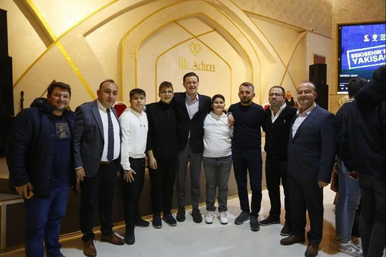 İYİ Parti'den istifa edip AK Parti'ye geçmişti! Nebi Hatipoğlu Eskişehir'de anket sonuçlarını paylaştı