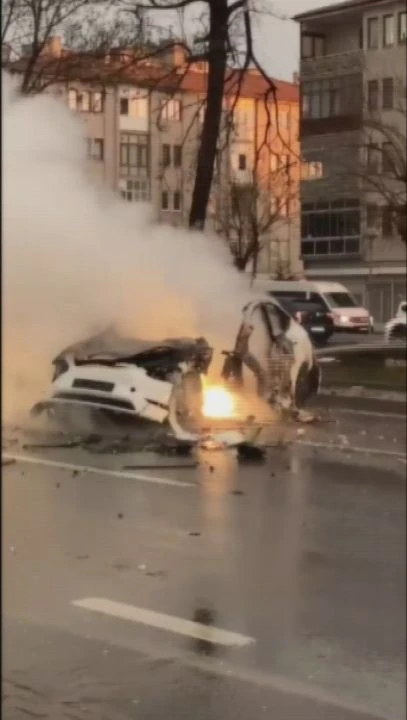 Tesla bomba gibi patladı! Bir yağmurda bu hale geldi - 1. Resim