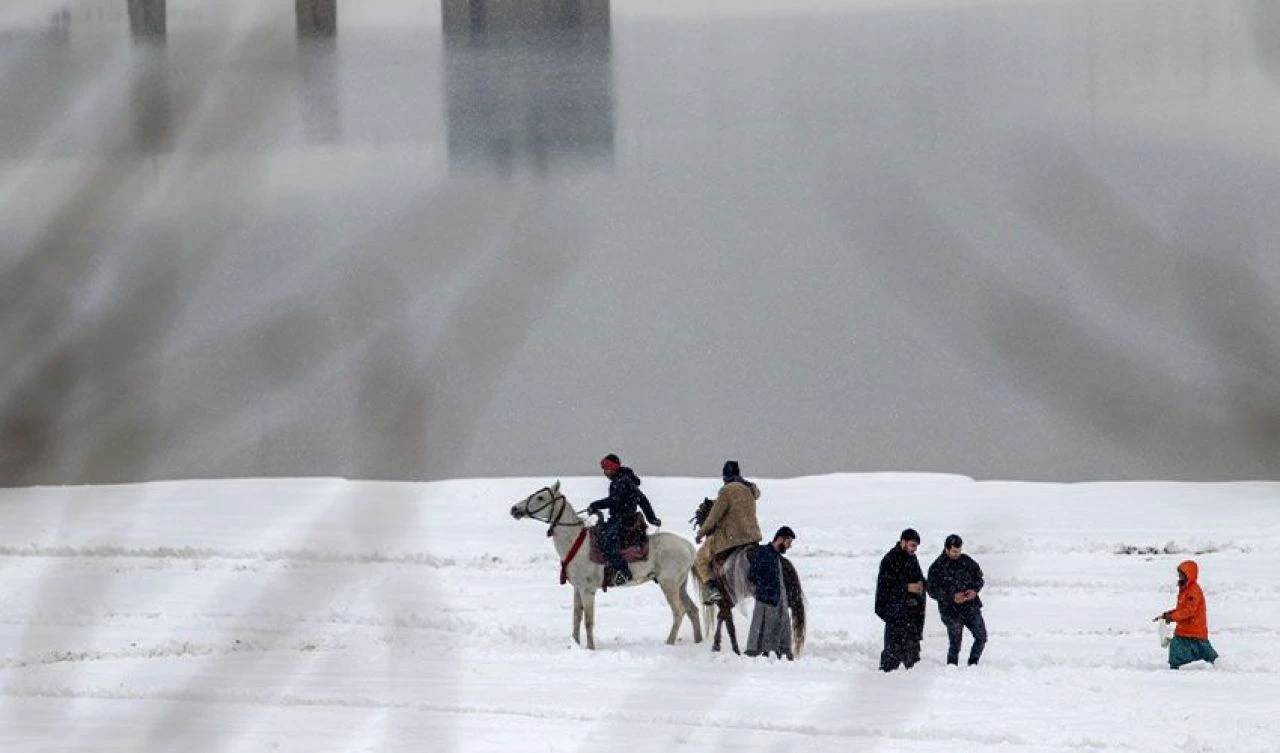 Afganistan buz küpü! Soğuklar nedeniyle onlarca ölü var
