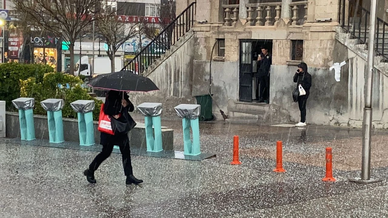 Aksaray'da sağanak ve dolu etkili oldu - 2. Resim