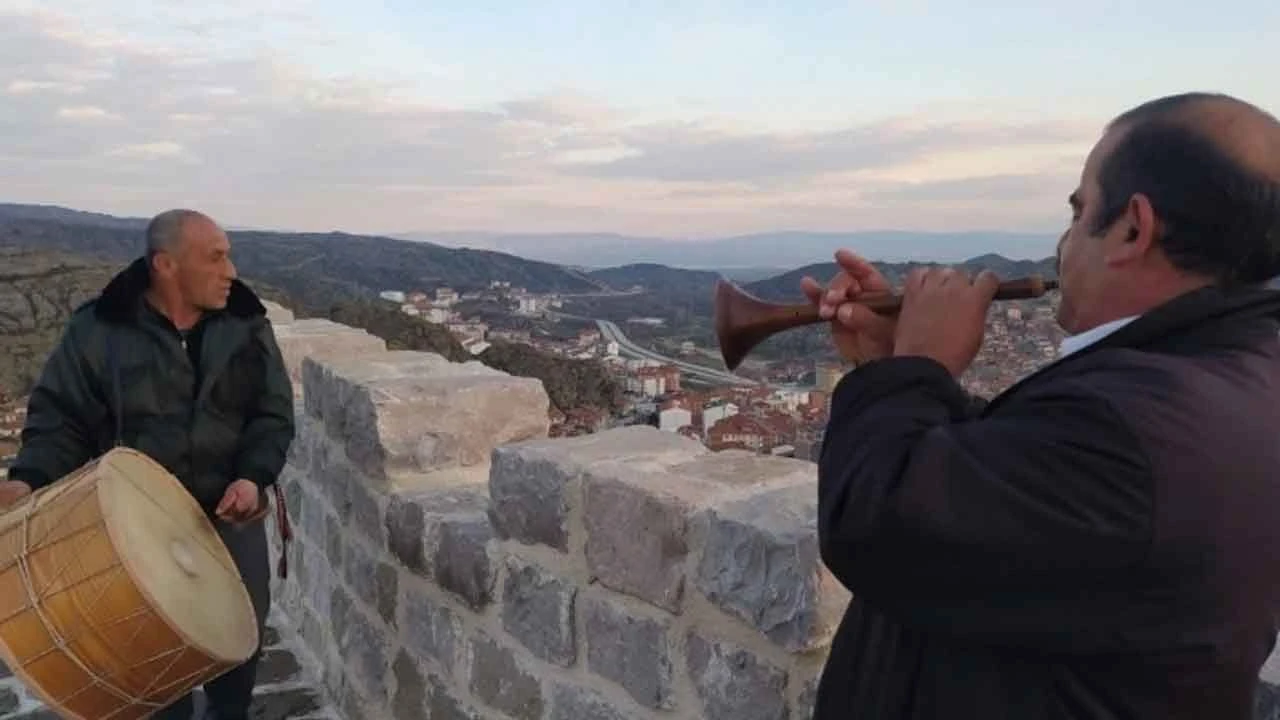 İftar sofralarının vazgeçilmezi... Tam 8 saatte pişiyor, hazır olunca davul-zurna ile haber veriliyor