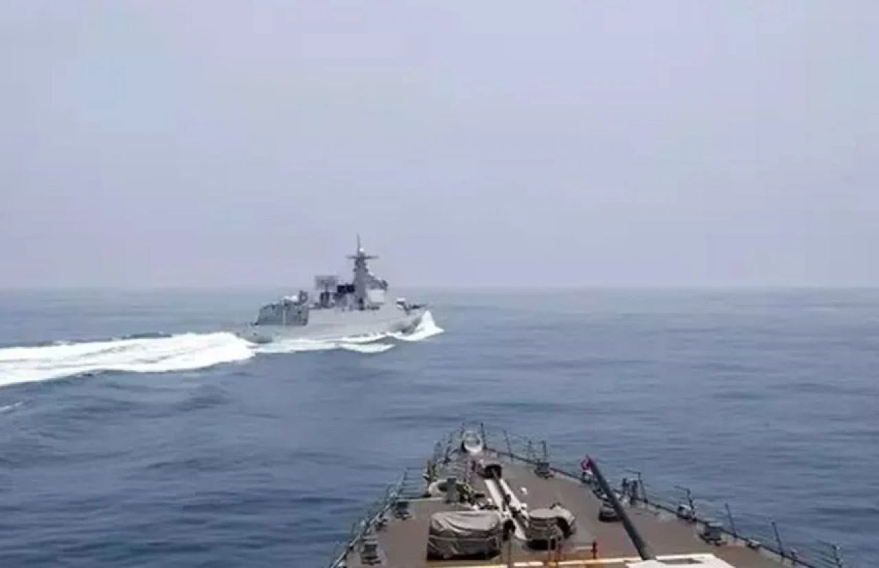 Kızıldeniz'de kırmızı alarm! ABD ve İsrail gemilerine saldırdılar - 2. Resim