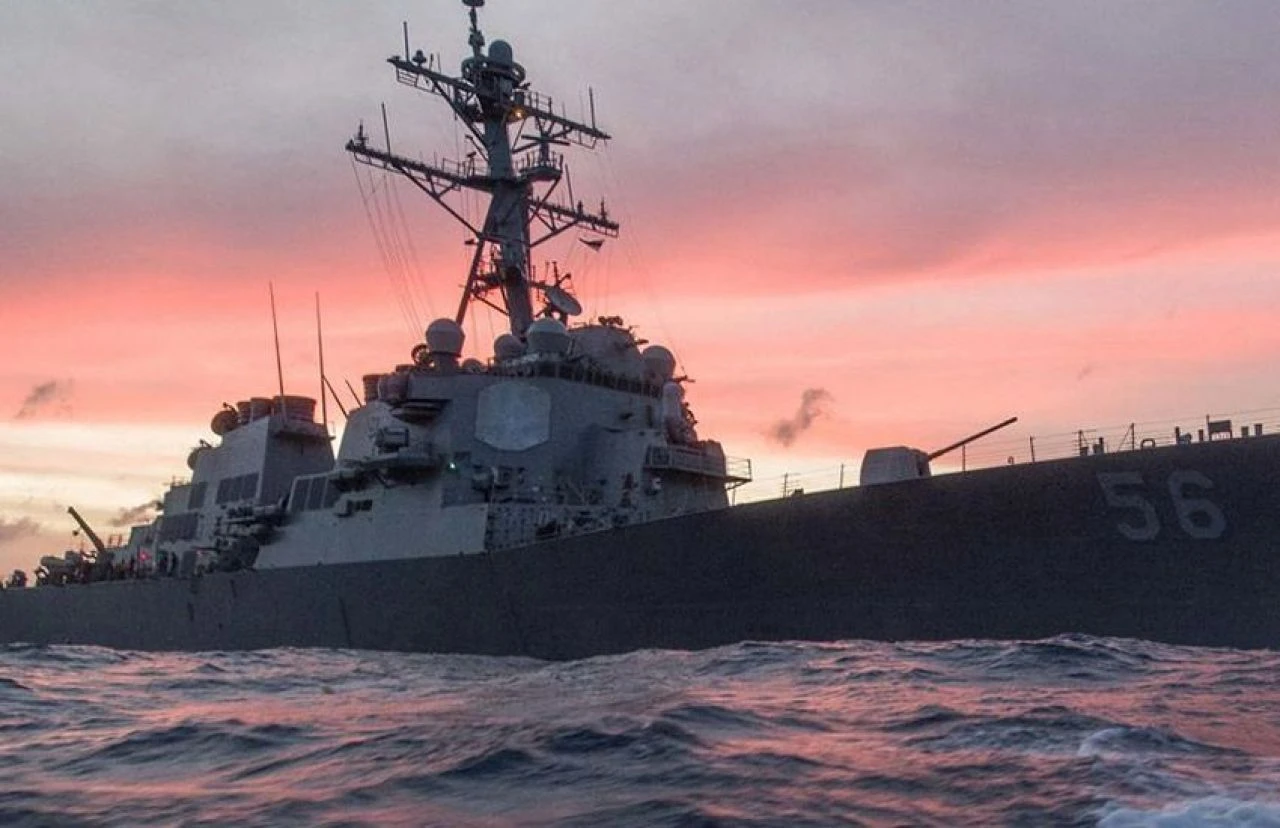 Kızıldeniz'de kırmızı alarm! ABD ve İsrail gemilerine saldırdılar - 1. Resim