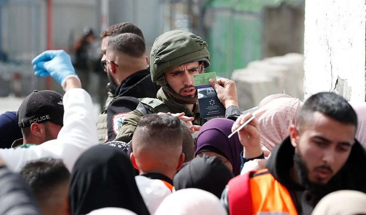 Mescid-i Aksa'da 40 bin kişiyle Ramazan ayının ilk cuma namazı kılındı - 2. Resim