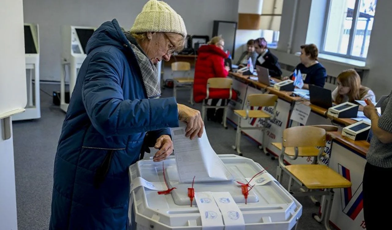 Sandıklar kuruldu! Rusya'da halk seçimini yapacak