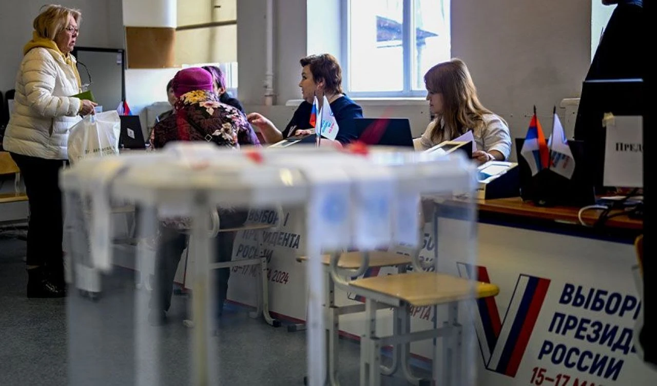 Sandıklar kuruldu! Rusya'da halk seçimini yapacak