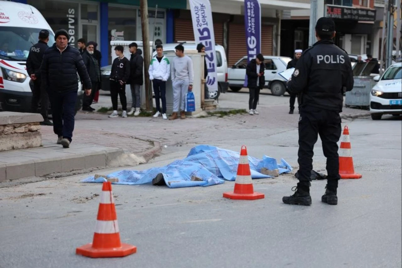 Acı olay! Çöp kamyonunun çarptığı kadın hayatını kaybetti - 1. Resim