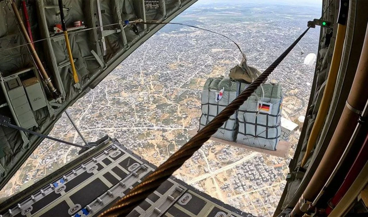 Almanya Hava Kuvvetleri bir ilke imza attı! Gazze'ye havadan yardım bıraktı - 1. Resim