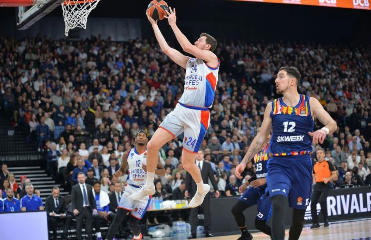 Anadolu Efes'ten ASVEL deplasmanında kritik kayıp - 1. Resim