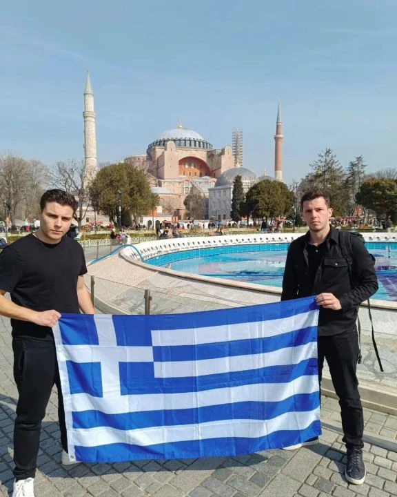 Ayasofya Camii'de Yunan bayraklı çirkin provokasyon! Notu fotoğraftan daha skandal - 1. Resim