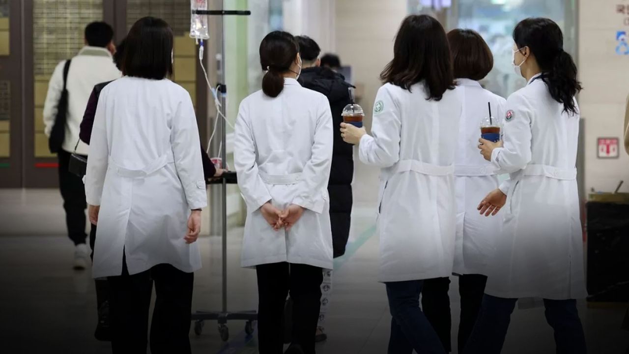 Güney Kore&#039;de yeni bir istifa dalgası yolda! Tıp profesörleri, stajyerlere destek verdi