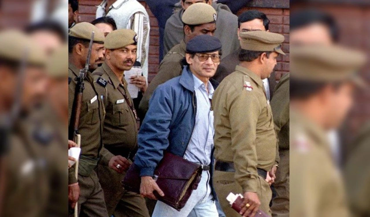 Interpol'ün en çok aranan seri katiliydi! Londra'da peruğuyla yakalandı