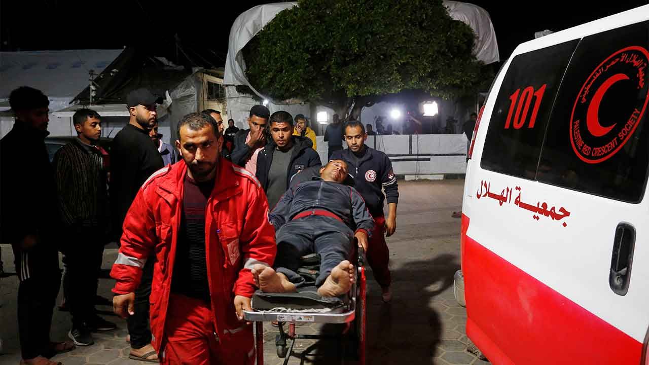 İsrail, Gazze&#039;yi gece boyunca vurdu: En az 80 ölü