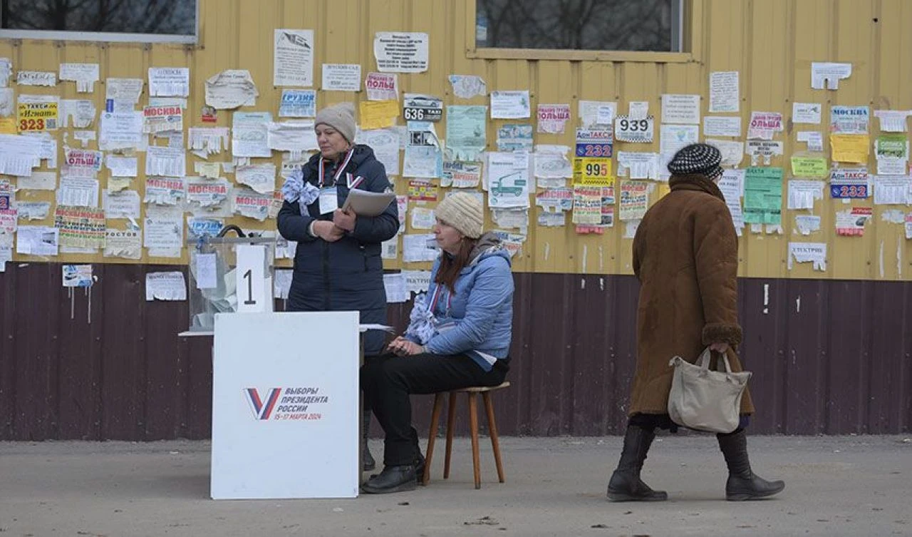 Rusya'da seçimin ikinci günü: Tansiyon bir an olsun düşmüyor - 5. Resim