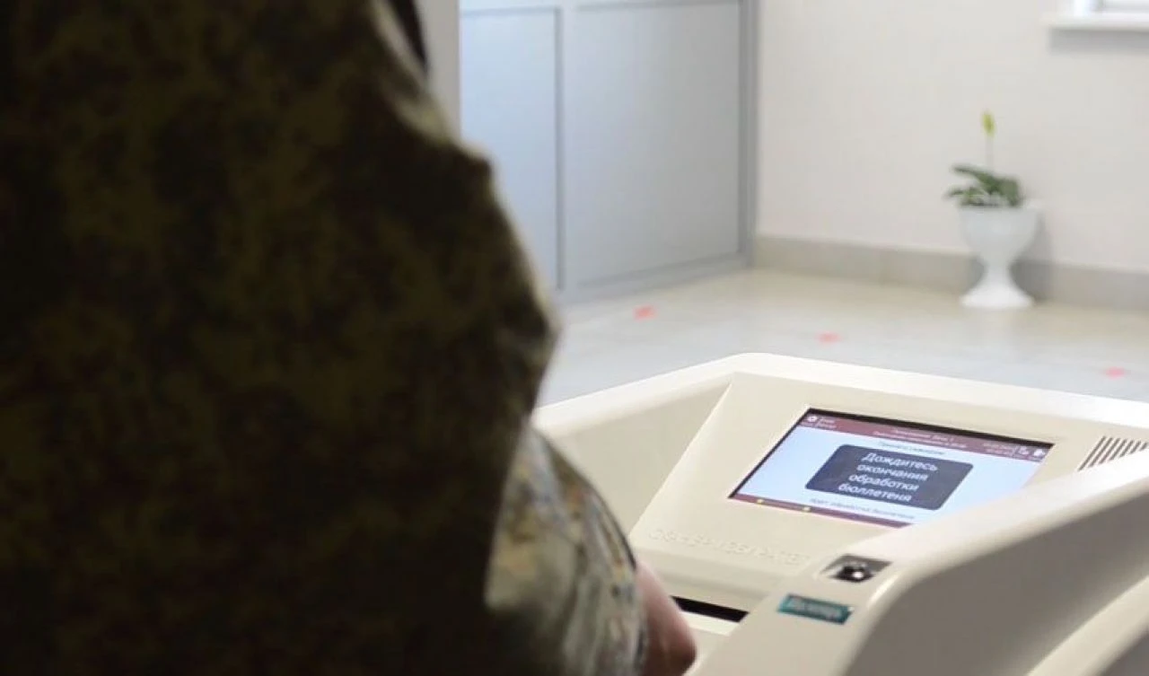 Rusya'da seçimin ikinci günü: Tansiyon bir an olsun düşmüyor - 1. Resim