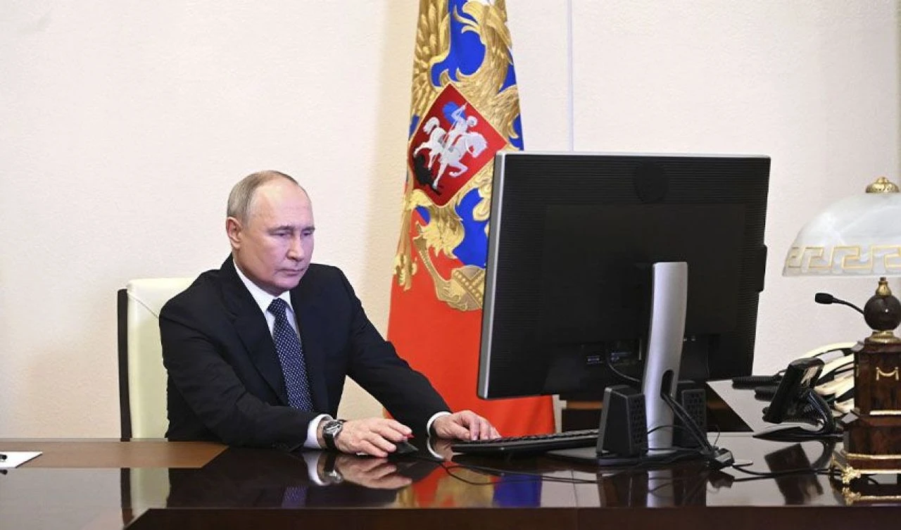 Rusya'da seçimin ikinci günü: Tansiyon bir an olsun düşmüyor - 6. Resim