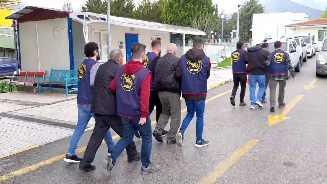 Yaşlı adamı 'milyon dolarlık heykel' yalanıyla dolandırdılar! 'Viking' operasyonu!