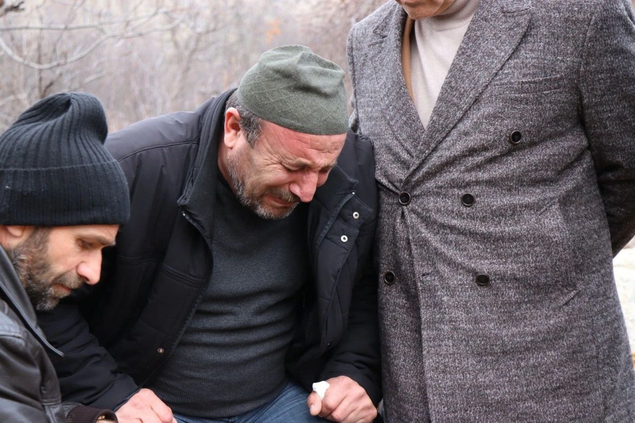 7 aylık evli kadına eski sevgilisinden kanlı pusu! Cenazede eşi şoku atlatamadı - 4. Resim