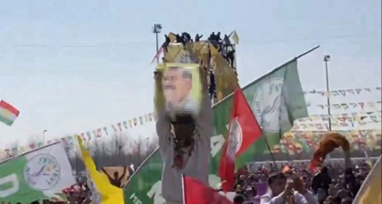 DEM Parti'nin mitinginde PKK propagandası! Gözaltılar var  - 2. Resim