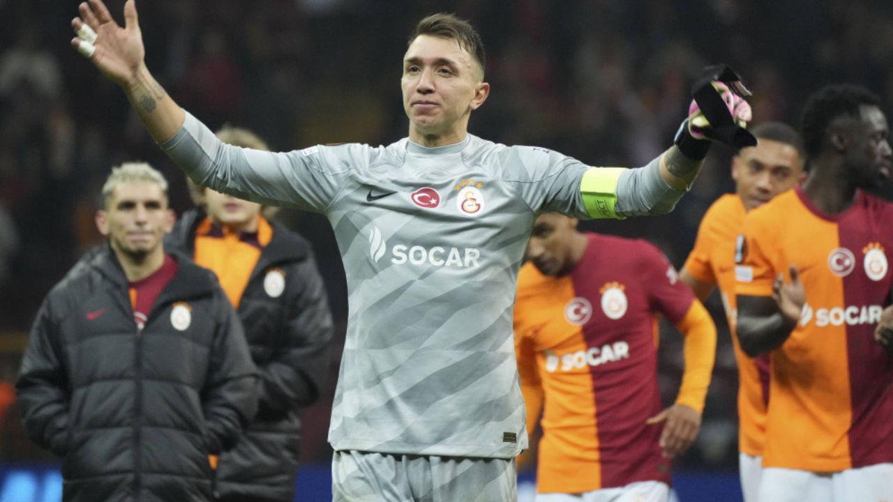 Erden Timur&#039;dan Galatasaray taraftarına Muslera müjdesi