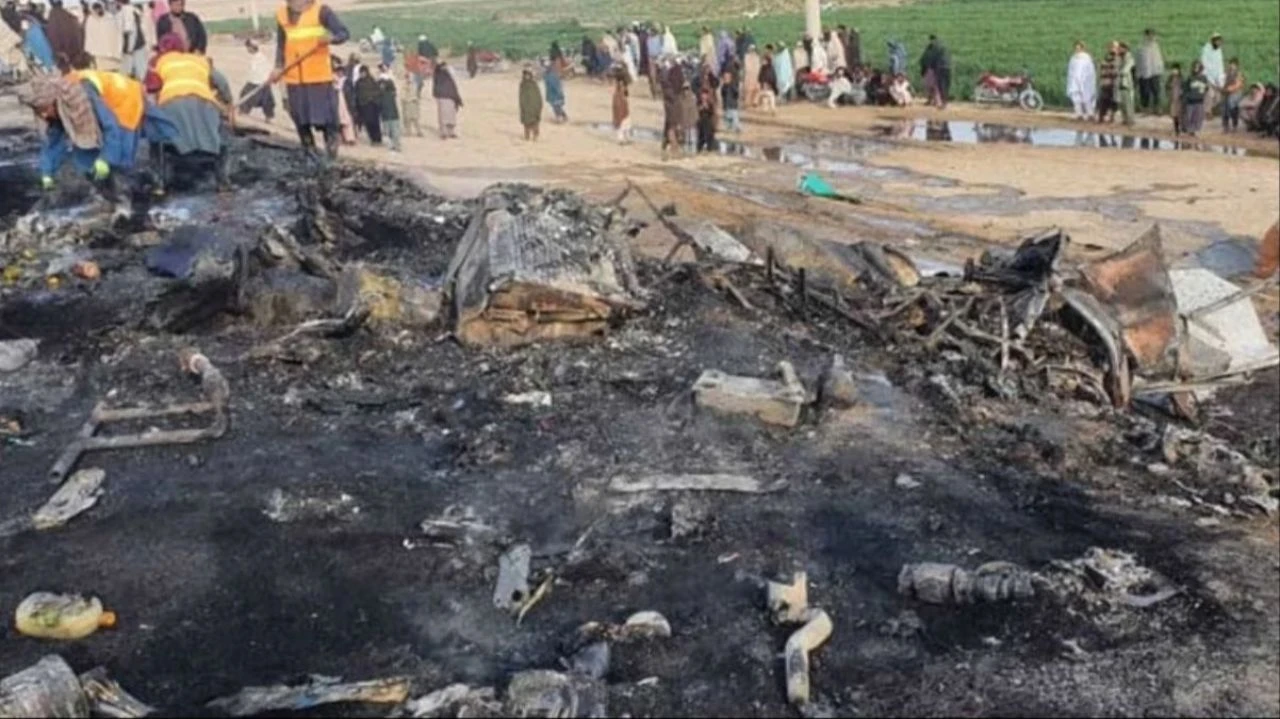 Yolcu otobüsü, motosiklet ve akaryakıt tankeri faciaya neden oldu: Çok sayıda ölü ve yaralı