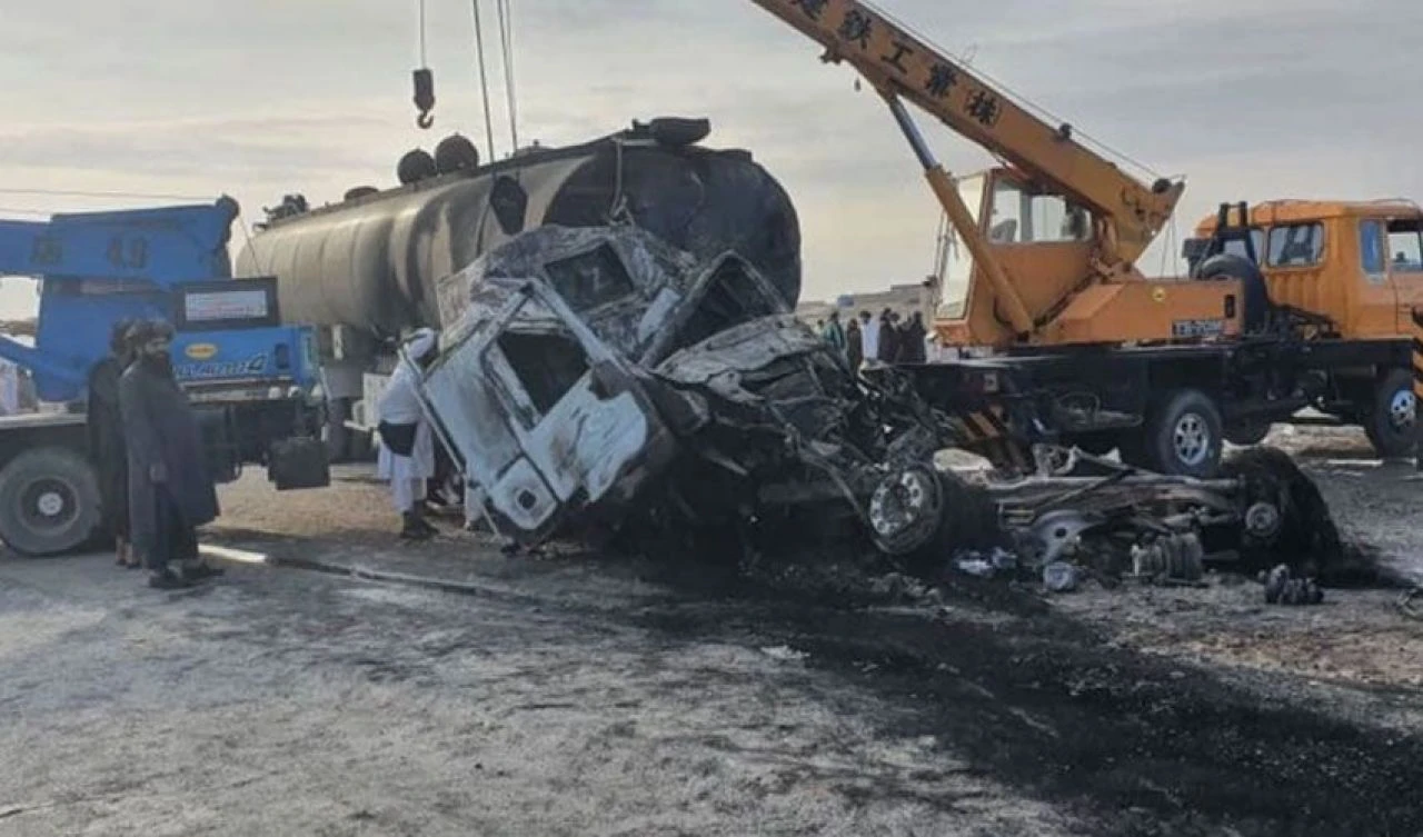 Yolcu otobüsü, motosiklet ve akaryakıt tankeri faciaya neden oldu: Çok sayıda ölü ve yaralı