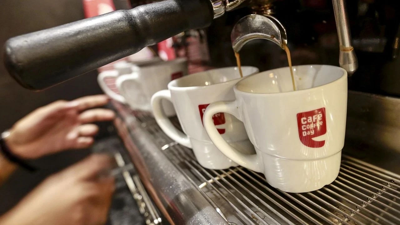 2024 yılının en büyük darbesi ünlü kahve zincirine denk geldi! 200 şubesi kapandı iflas ediyor