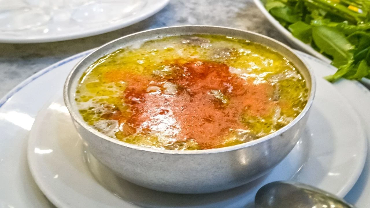 Canan Karatay gençlik sırrını paylaştı! İftarda bol sarımsaklı kelle paça çorbası - 1. Resim