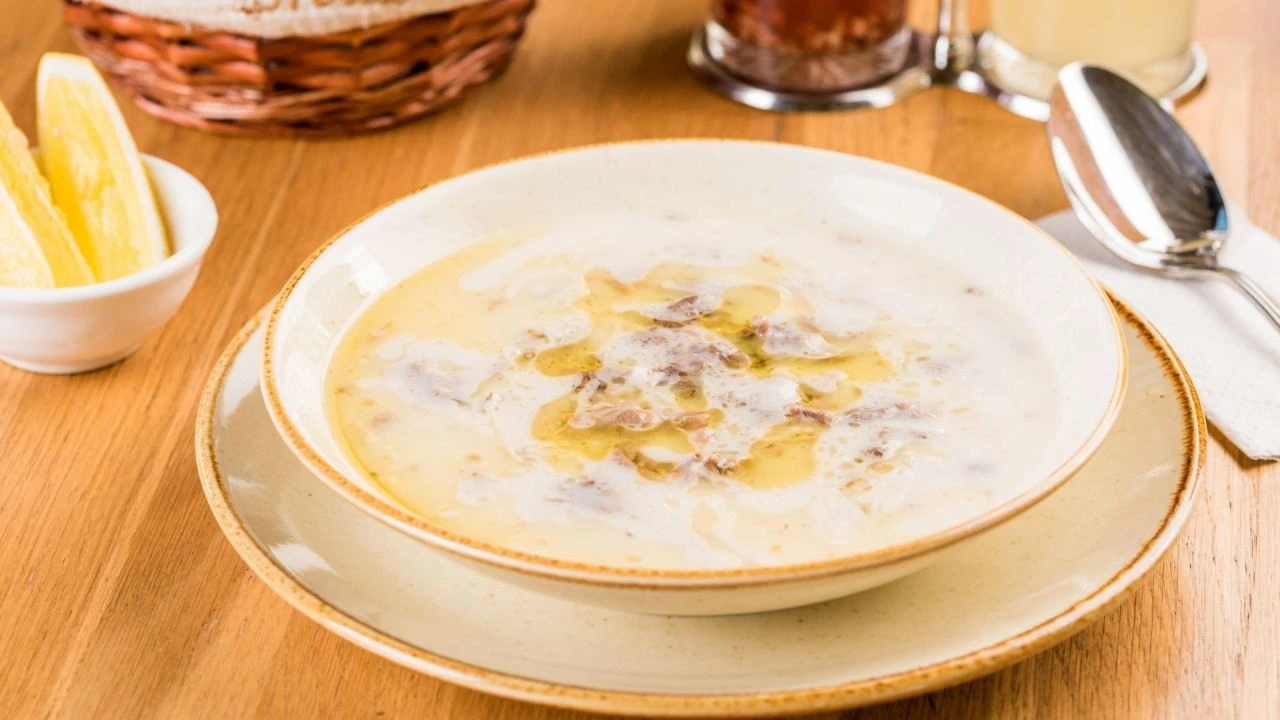 Canan Karatay gençlik sırrını paylaştı! İftarda bol sarımsaklı kelle paça çorbası - 2. Resim