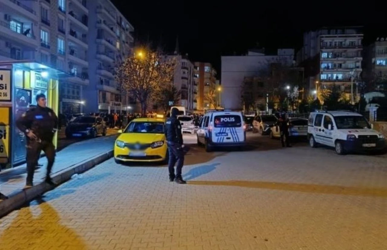 Siirt'te olaylı gece: Bıçaklı kavgaya biber gazlı müdahale!