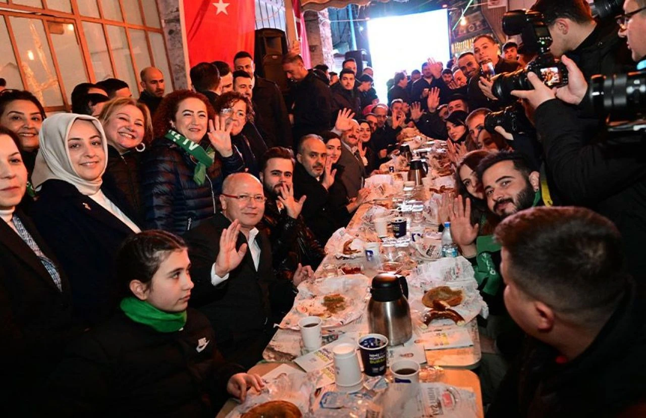 Simit ve tahanlı Başkan Aktaş’tan, çaylar Varank’tan - 2. Resim