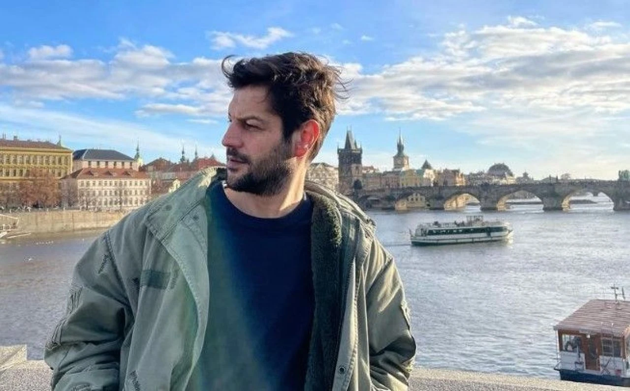 Yaban Çiçekleri'nde Gökhan karakterini Serhat Teoman oynuyor