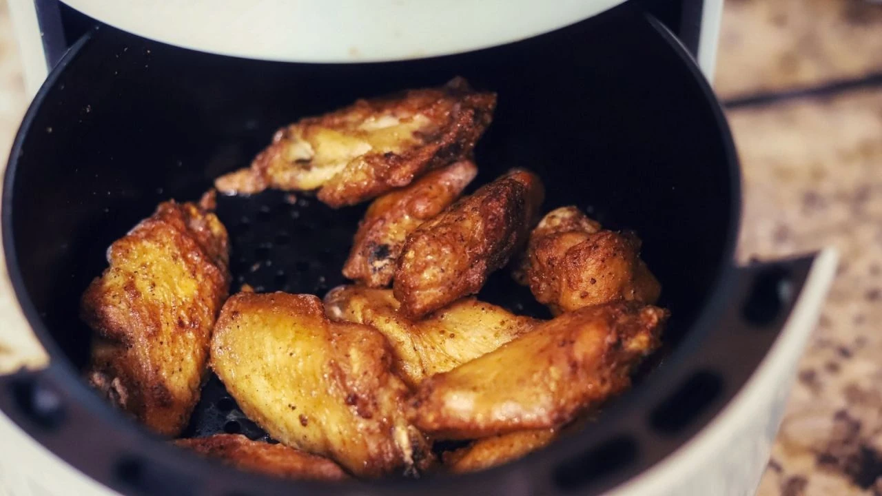 30 dakikada mangalsız kebapla iftar sofralarını zenginleştirin! Airfryer'de tavuk mangalı tarifi - 1. Resim