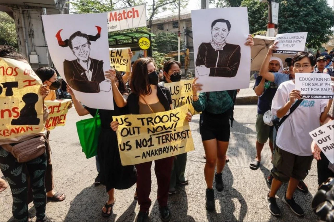 ABD'li Bakan Blinken'a 'hoş gelmedin' sürprizi! Protesto pankartları açıldı - 4. Resim