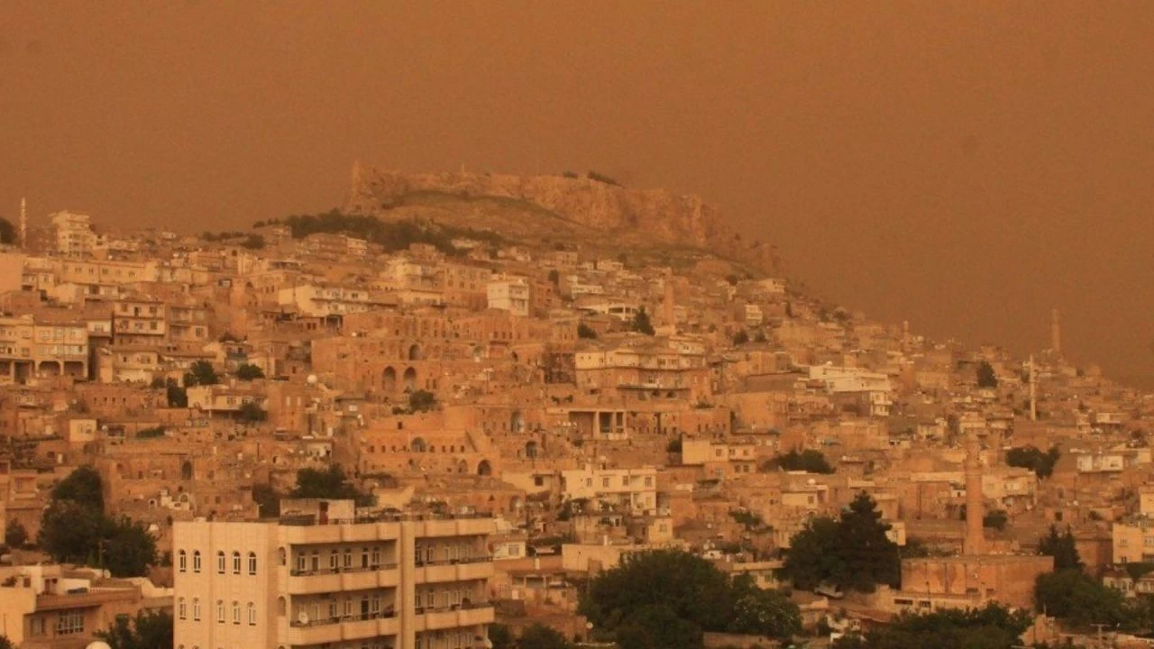 Afrika'dan gelip Akdeniz'den giriş yapacak! Meteoroloji'den uyarı: Göz nezlesi ve hapşırma belirtilerine dikkat - 1. Resim