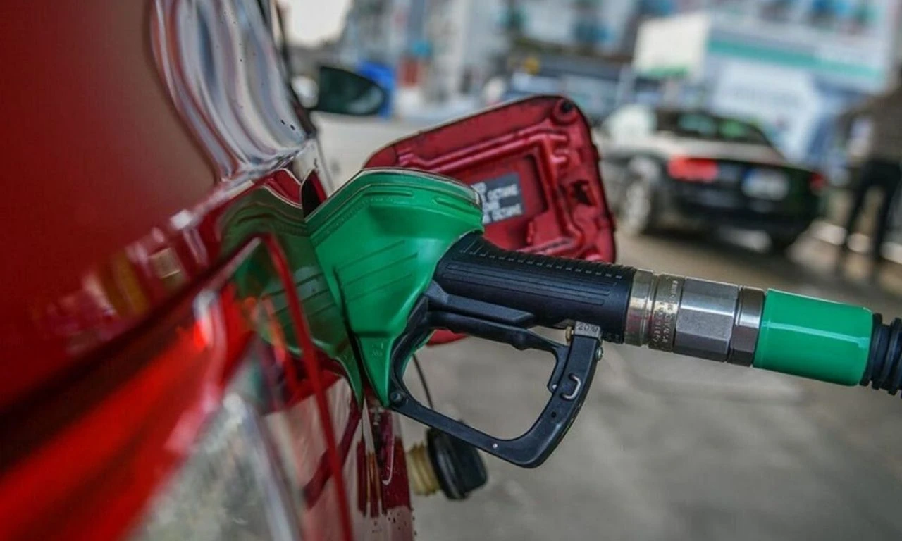 Akaryakıt fiyatları yeniden değişiyor! Motorine ve benzine zam geliyor