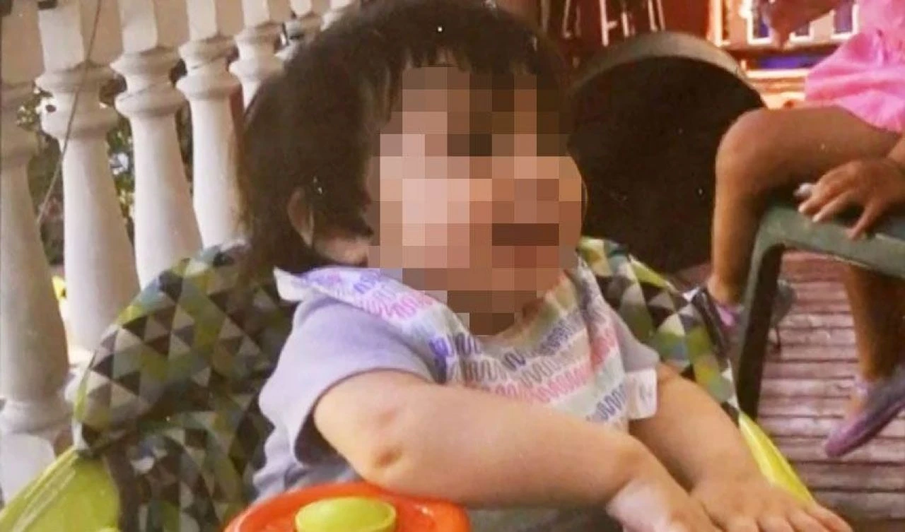 Akılalmaz olay! 16 aylık bebeğini ölüme terk etti, kendisi tatile çıktı