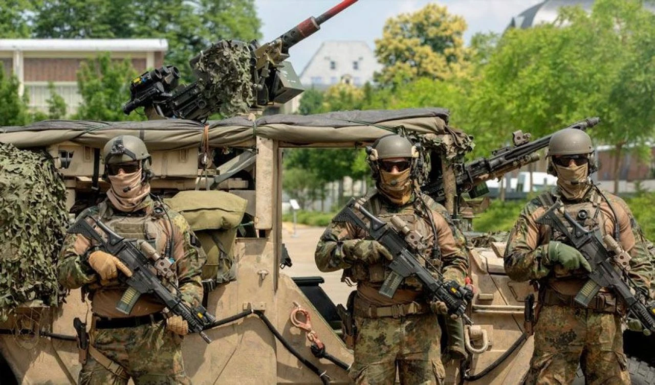 Almanlar kendini savunmasız hissediyor: Ülkenin yüzde 75'i orduya güvenmiyor - 2. Resim